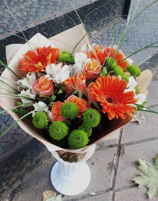 Букет цветов из: Герберы, Хризантемы, Альстромерии и Розы в Сосново Ленинградская область