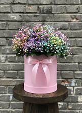Цветочная композиция из Гипсофила и Розы в шляпной коробке в Сосново Ленинградская область