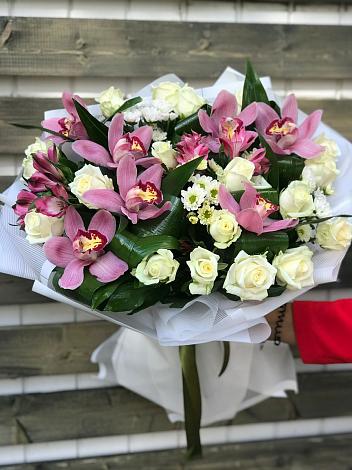Букет цветов из: Розы и Хризантемы в Сосново Ленинградская область