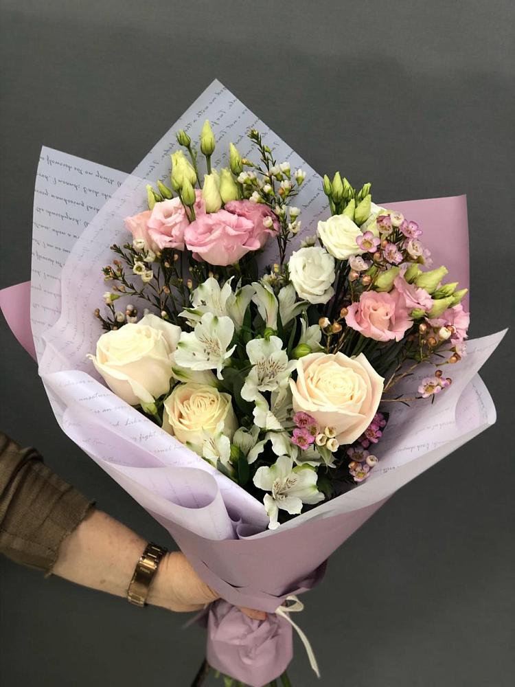 Букет цветов из: Альстромерии, Розы и Лизиантусы в Сосново Ленинградская область