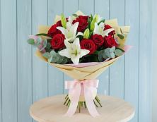 Букет цветов из:  Лилии и Розы в Сосново Ленинградская область