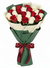 Букет Микс из красных и белых роз в Сосново Ленинградская область