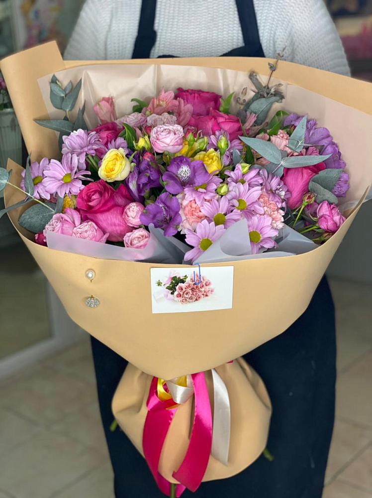 Букет цветов из: Хризантемы, Гвоздики и Альстромерии в Сосново Ленинградская область