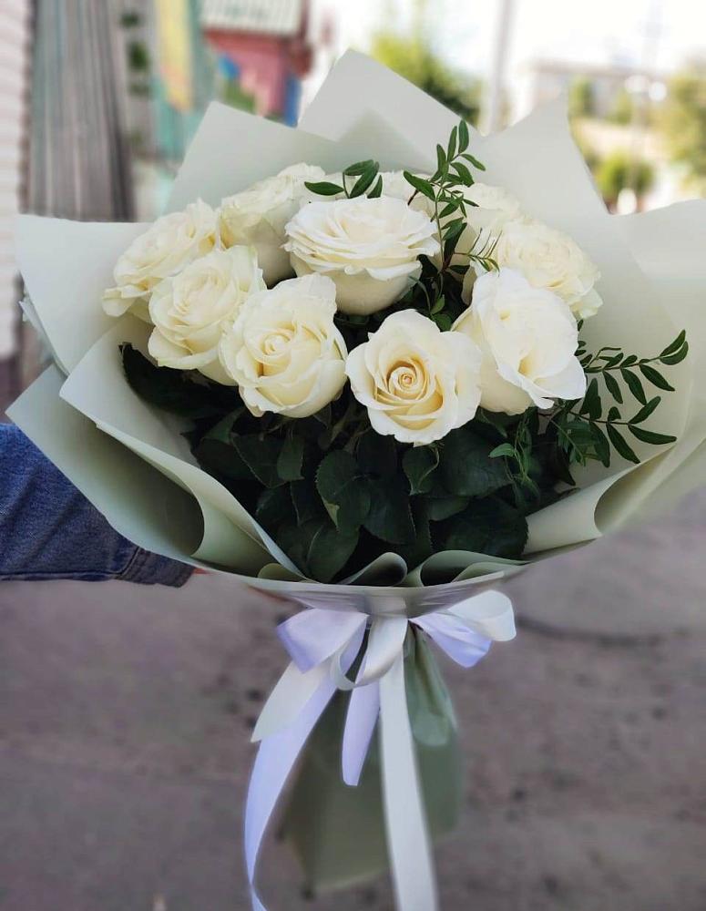Букет Белые розы Проуд в Сосново Ленинградская область