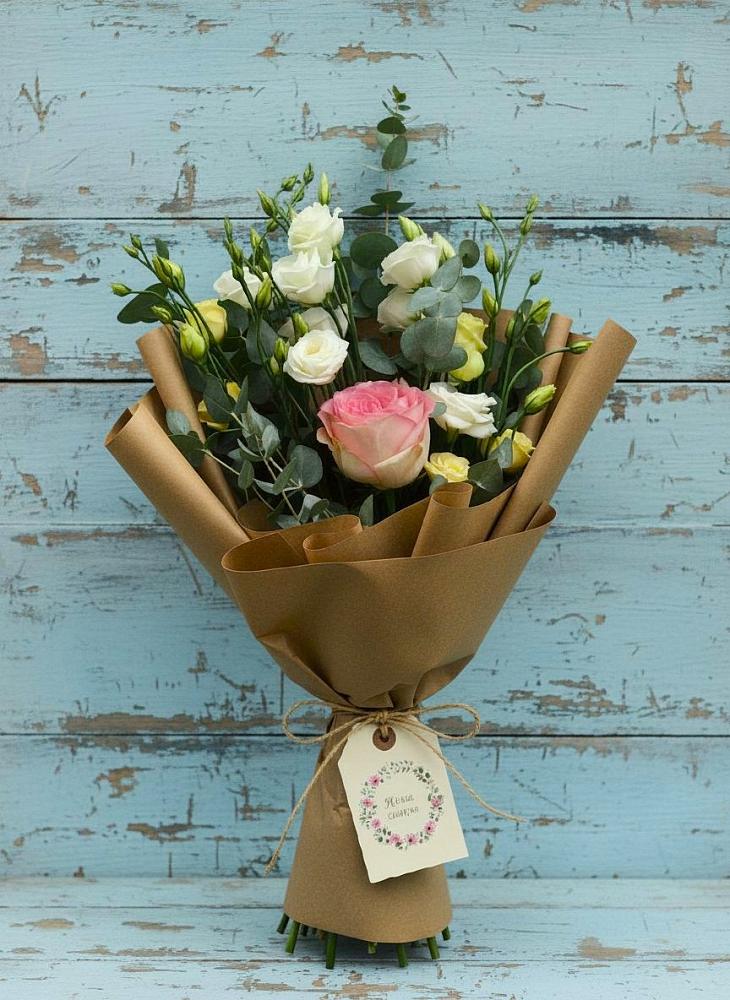 Букет цветов из: Розы и Лизиантусы в Сосново Ленинградская область