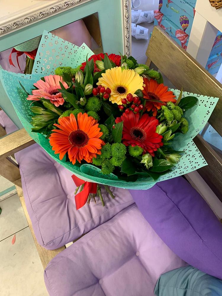 Букет цветов из: Герберы, Хризантемы и Альстромерии в Сосново Ленинградская область