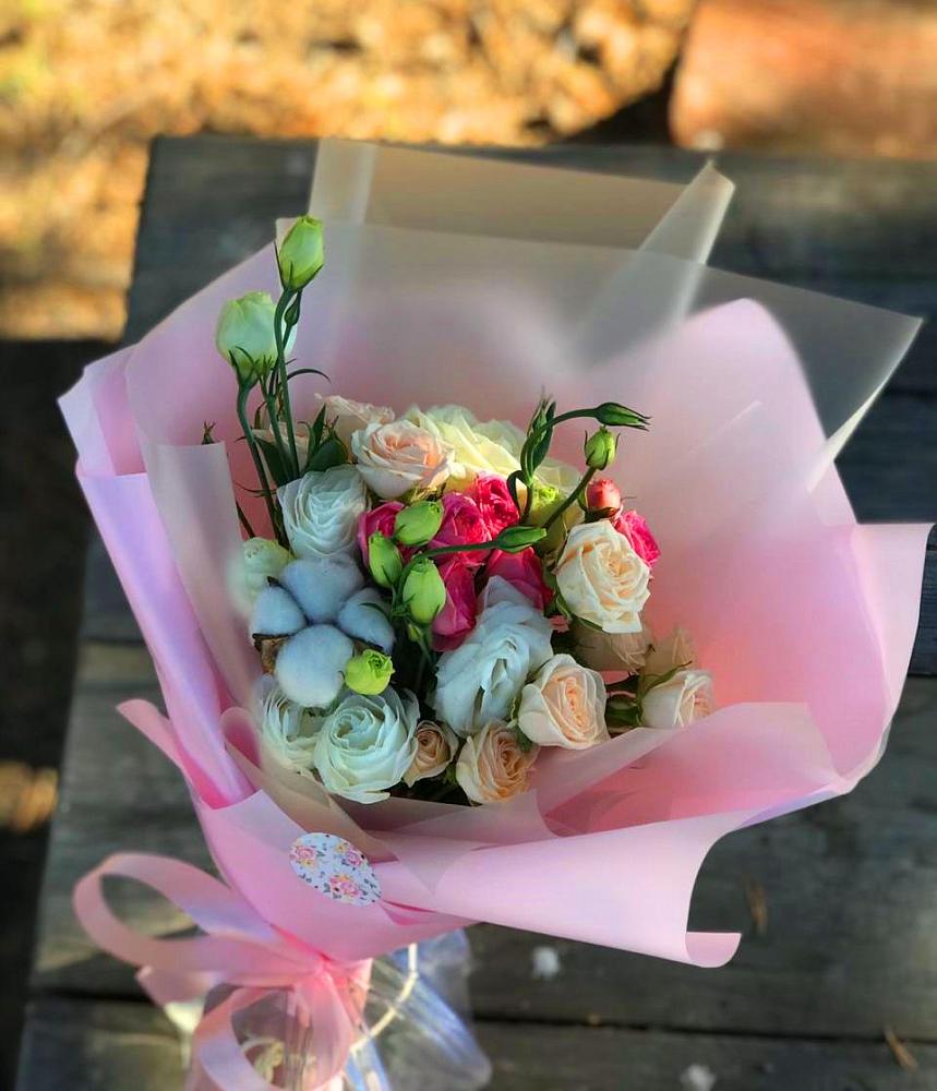 Букет цветов из: Розы и Лизиантусы в Сосново Ленинградская область