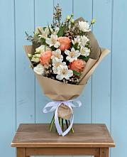 Букет цветов из:  Альстромерии, Лизиантусы, Розы и Хризантемы в Сосново Ленинградская область