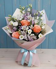 Букет цветов из:  Лизиантусы, Розы, Альстромерии и Гипсофила в Сосново Ленинградская область