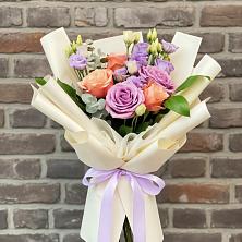 Букет цветов из:  Лизиантусы и Розы в Сосново Ленинградская область