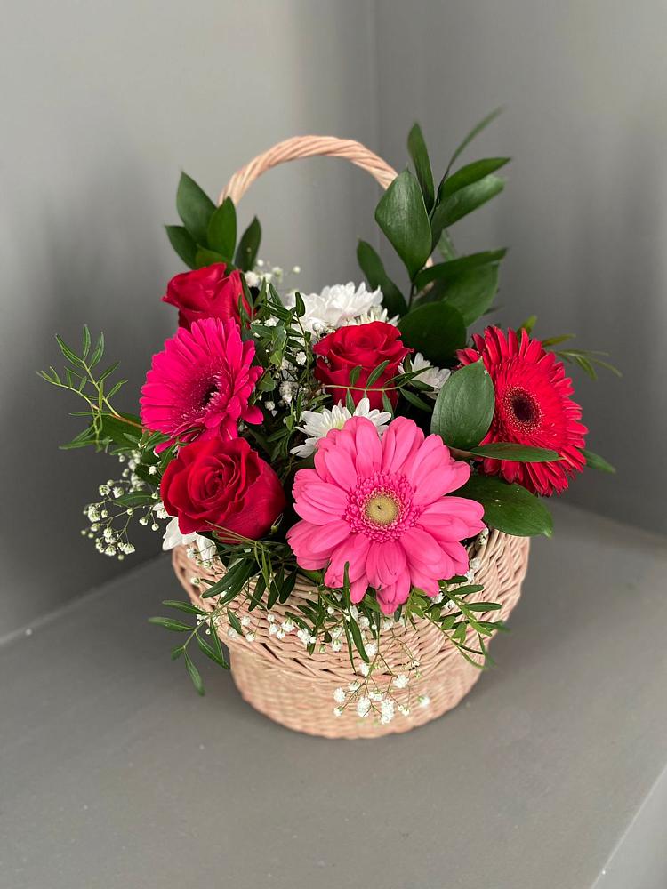 Цветочная композиция из Розы, Хризантемы и Герберы в корзине в Сосново Ленинградская область