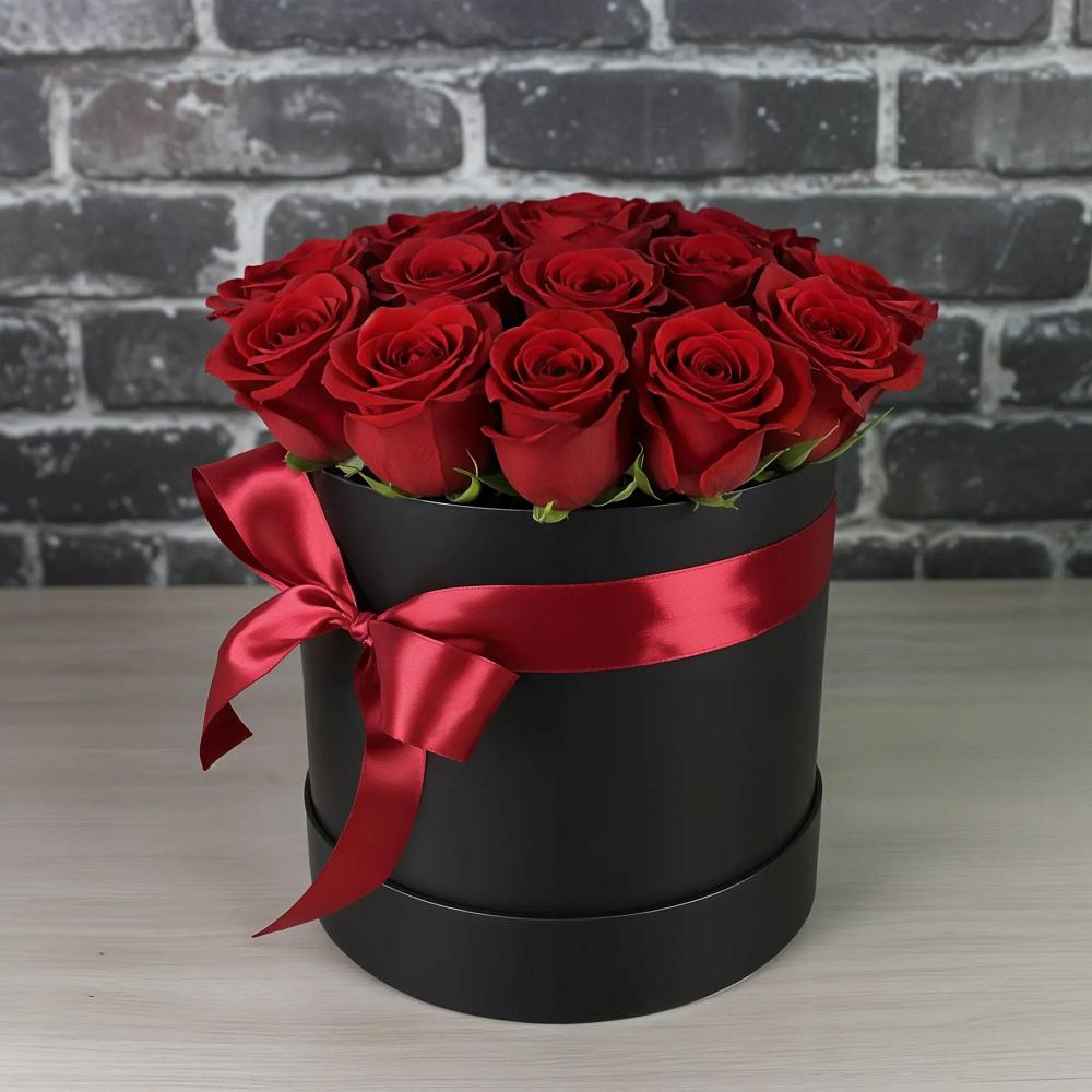 Цветочная композиция из Розы в шляпной коробке в Сосново Ленинградская область