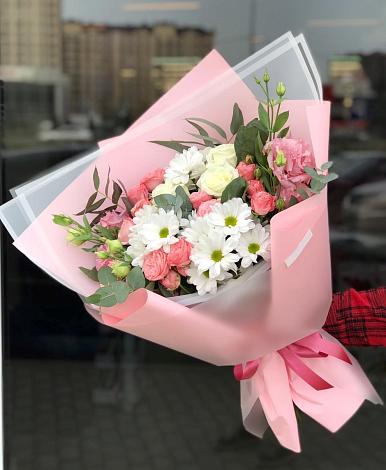 Букет цветов из: Розы, Лизиантусы и Хризантемы в Сосново Ленинградская область
