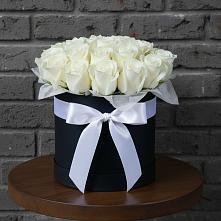 Цветочная композиция из Розы в шляпной коробке в Сосново Ленинградская область