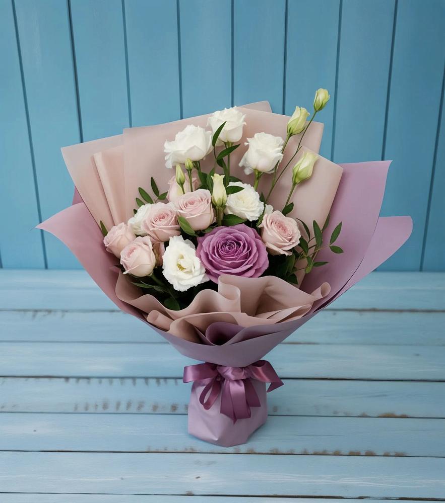 Букет цветов из: Розы и Лизиантусы в Сосново Ленинградская область